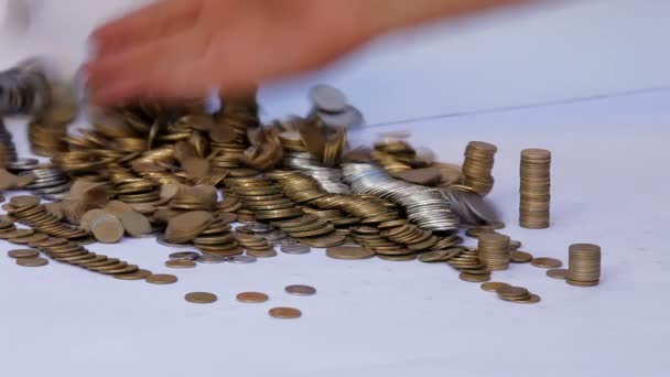 Man knocks down coins after throwing credit card on the ground. — Stock Video