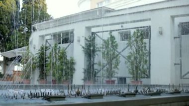 güzel bir bahçe mimarisi. çeşmeler