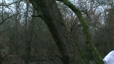 de mooie bruid poses voor de camera.