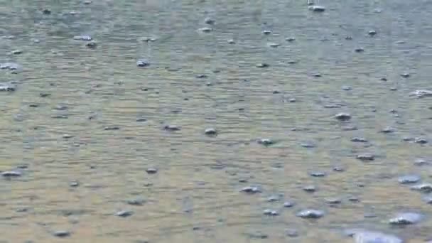 Tengeri hullám. gyönyörű óceán hullámai hengerelt partra. — Stock videók