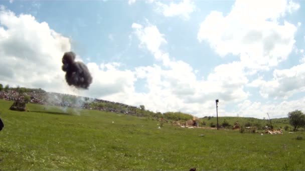 Bombardierung des Schlachtfeldes — Stockvideo