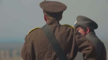 Kırım, Ukrayna 29 Eylül 2012: Rus asker hazırlamak için bir savaş reenactment Kırım'da tarihi bir festival olarak alma (1853-1856 Kırım Savaşı) savaş sırasında.