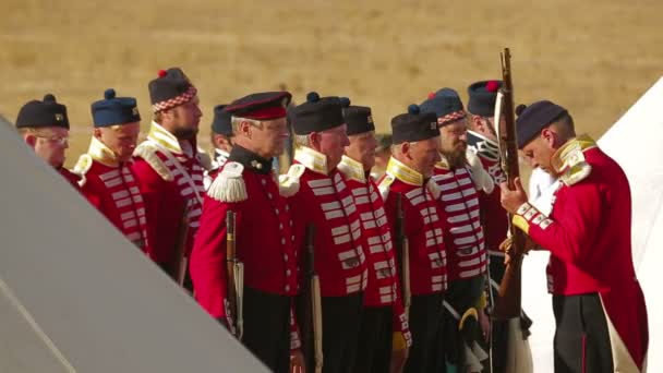 Kilties sprawdzić broń — Wideo stockowe