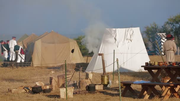 Полевая кухня в лагере — стоковое видео