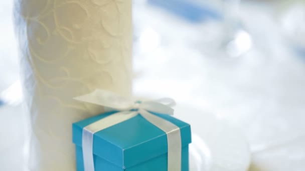 Festive table decorated with beautiful napkins. Close-up. Napkin on a festive table. — Stock Video