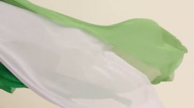 yeşil ve beyaz perde Rüzgar.