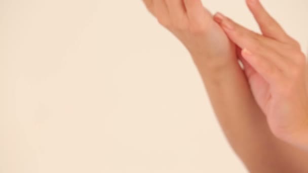 Close-up at woman's hands. — Stock Video