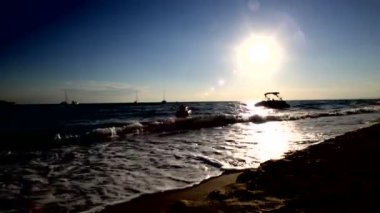 insanlar üzerinde bir deniz tatil yaz zevk. Summer resort.