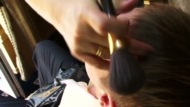 Groom preparing for the wedding ceremony. — Stock Video