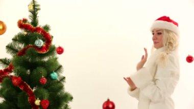 gelecek yıllar için bekleyen kadın. Yeni yıl arifesi.