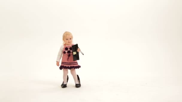 Little mod girl. — Stock Video