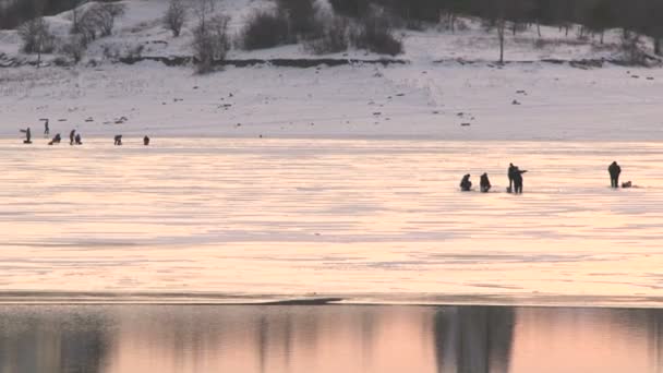 Men on a winter fishing. Winter fishing. — Stock Video