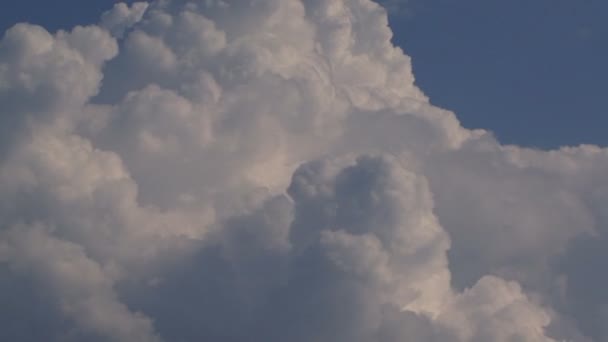 Bellissime nuvole nel cielo. — Video Stock