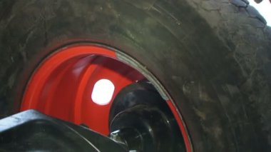 mekanik karşı araba tekerleği.