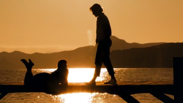 Silhouettes couple — Video