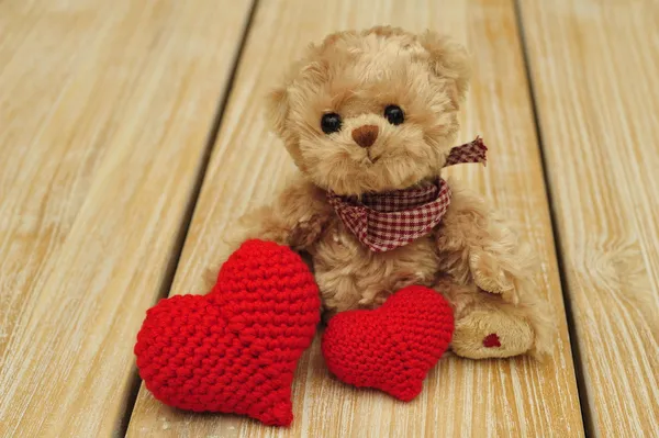 oyuncak ayı ve iki kalp