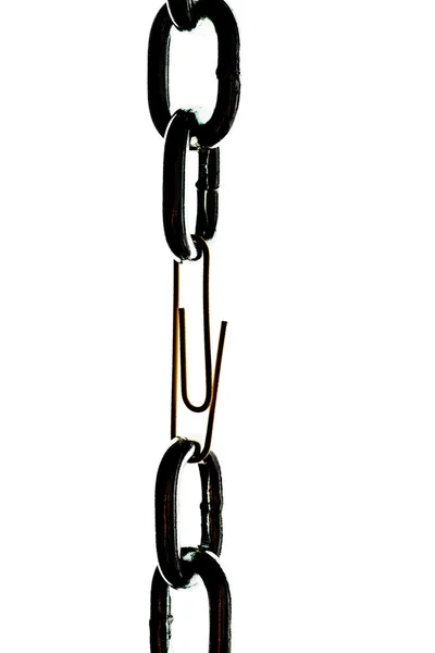 Çelik zincir birlikte bir ataç tarafından düzenlenen — Stok fotoğraf