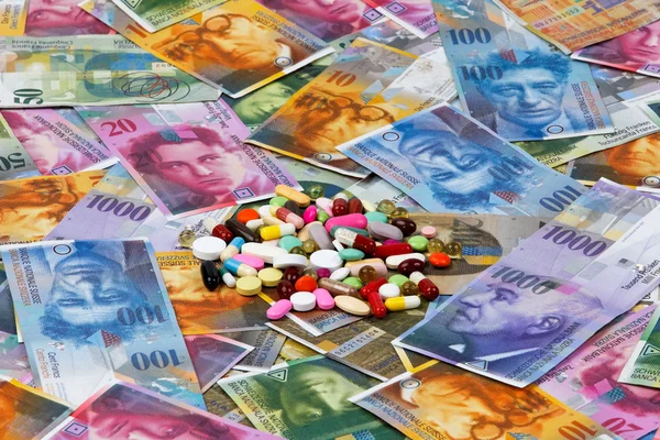 Швейцарських франків і таблетки — стокове фото
