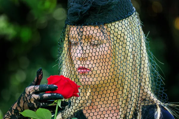 Widow with veil and rose — Stock Photo, Image