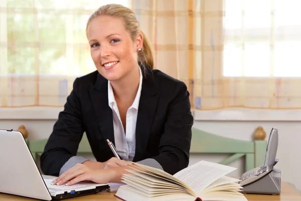 Successful young entrepreneur — Stock Photo, Image