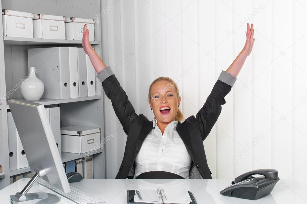 На месте работаем быстро. Человек на работе. Много работы картинки. Инфографика люди. Как быстро работать.