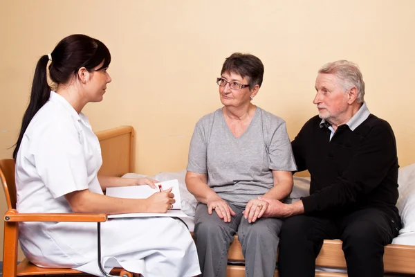 Vård av en patient — Stockfoto