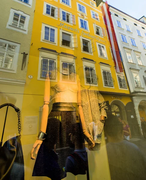 Mozart's birthplace in salzburg — Stock Photo, Image