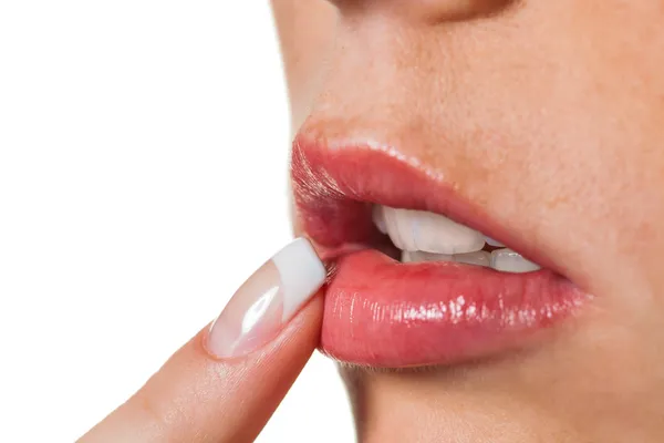Dedo nos lábios de uma mulher — Fotografia de Stock