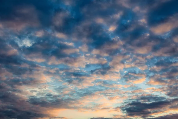 Wolkenstimmung kvällshimlen — Stockfoto