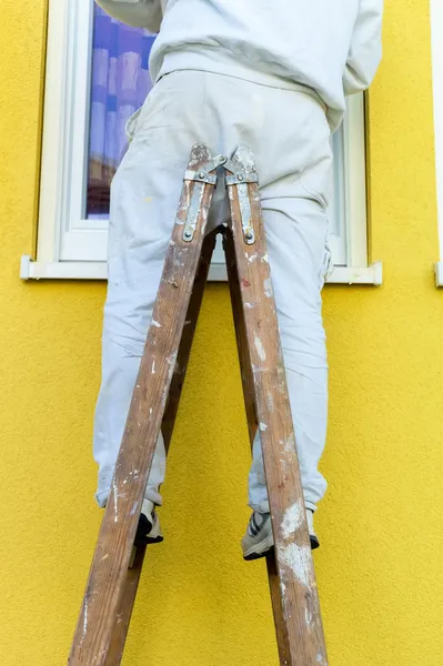 Painter on ladder — Stock Photo, Image