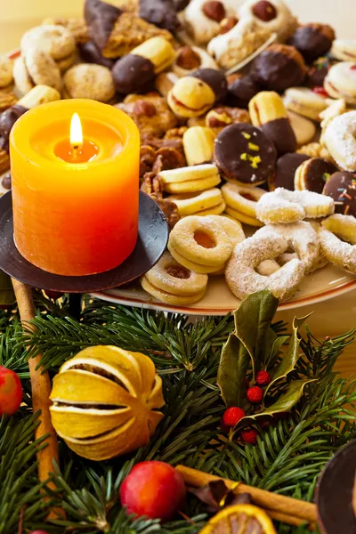 Plätzchen und Kekse zu Weihnachten — Stockfoto