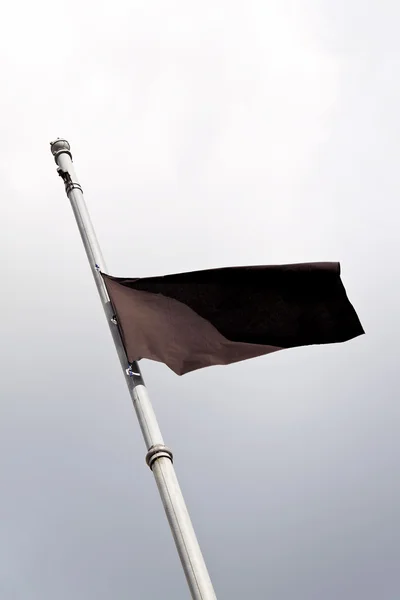 Black flag at half mast after a death — Stock Photo, Image