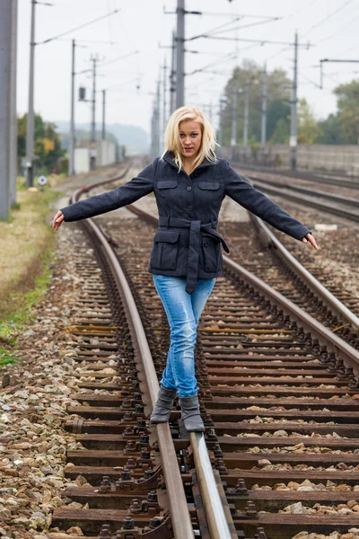 Woman balancing on track. decisions — Stock Photo, Image