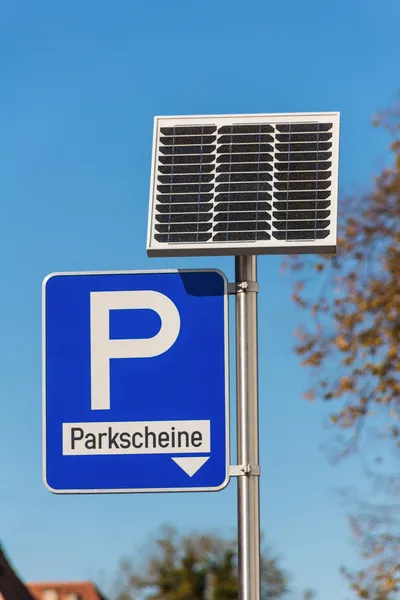 Zonnecel bij ticketautomaten — Stockfoto