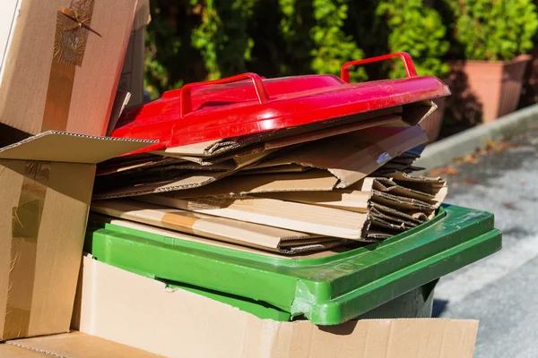 Waste paper from cardboard boxes — Stock Photo, Image