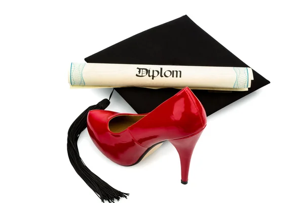 Damesschoenen en mortarboard — Stockfoto