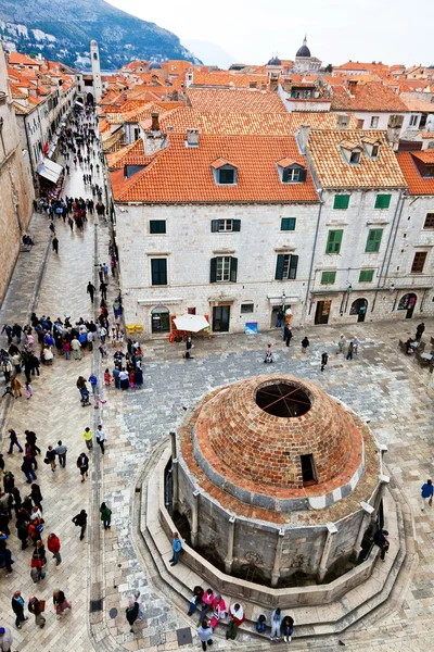 クロアチア、ドブロブニク、stradun、オノフリオの噴水 — ストック写真