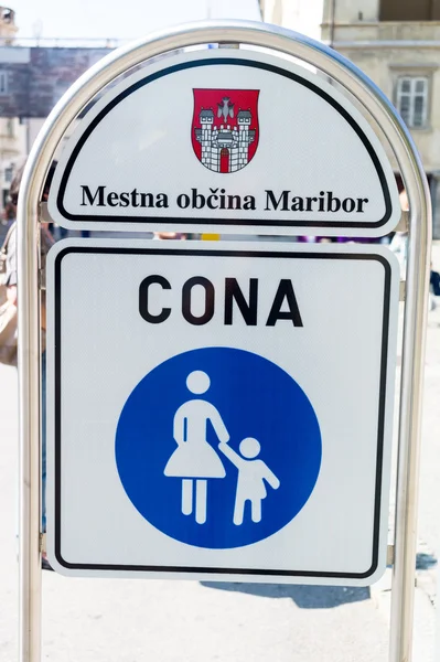 人行道交通标志马里博尔 — 图库照片