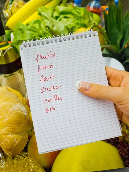 Het winkelen lijst in de supermarkt (Frans) — Stockfoto