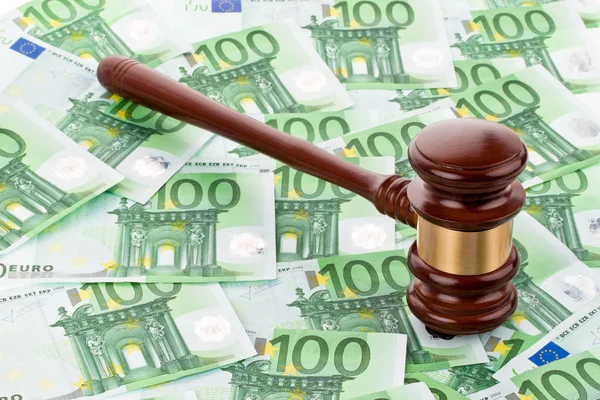 Billets en gavel et en euros — Photo