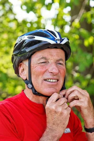 Senior con mountain bike bicicletta — Foto Stock