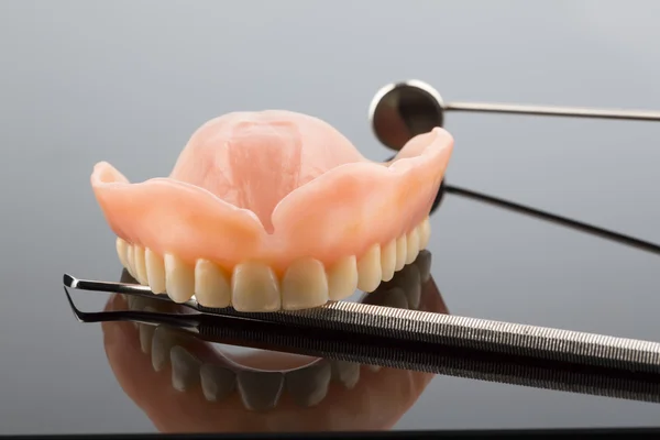 Zähne und Mundspiegel — Stockfoto