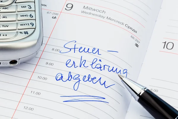 Eintrag im Kalender: Steuererklärung abgeben — Stockfoto