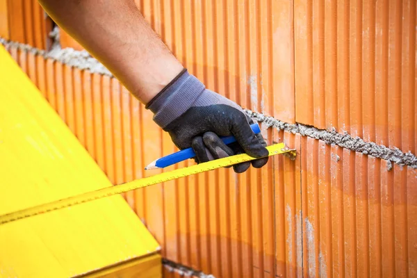 Lavoratori edili in un cantiere — Foto Stock