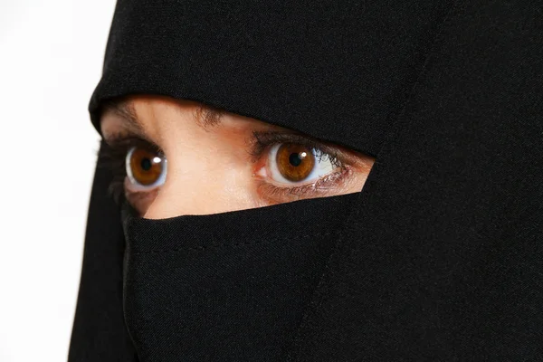 Symbolfoto islam. beslöjad kvinna — Stockfoto