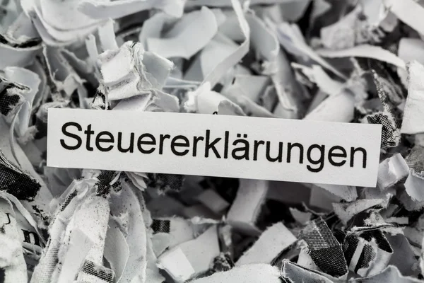 Geschredderte Steuererklärungen aus Papier — Stockfoto