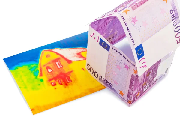 Haus aus Euro-Banknoten und Infrarotbild — Stockfoto