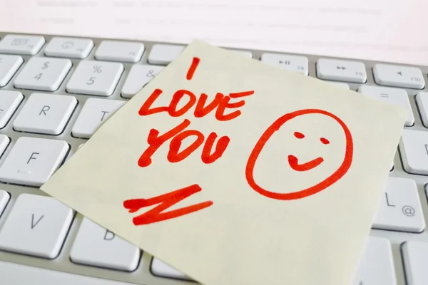Note on computer keyboard: i love you — Stock Photo, Image