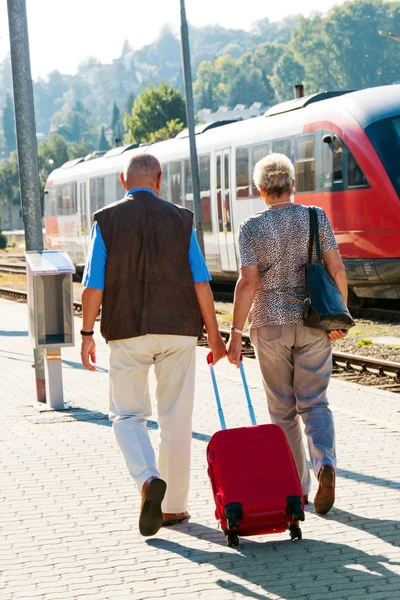 Mature senior couple at the train station — Stock Photo, Image