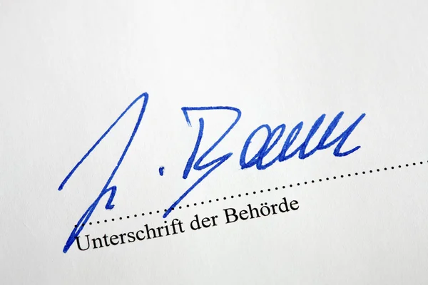 Authorities signing a document bÃ¼rgerme — Stock Photo, Image